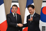 French and South Korean leaders say theyll work together on the Strait of Hormuz  AP News