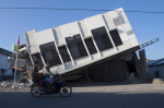 Thousands in Indonesia await aid after quake kills 68 overshadowing Independence Day  AP News