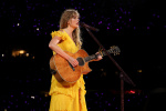 Texas man says he smashed Taylor Swiftsigned guitar he bid 4000 on at auction as a joke Yahoo Entertainment Texas man says he smashed Taylor Swiftsigned guitar he bid 4000 on at auction as a joke Yahoo Entertainment