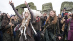 Thousands cheer as the sun rises on winter solstice at Stonehenge  AP News
