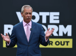 Reform UKs Farage failed to disclose funds from convicted criminal Report  Al Jazeera