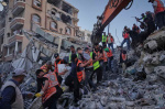 Building damaged by strikes collapses in Gaza killing 21 as perilous living conditions persist  AP News